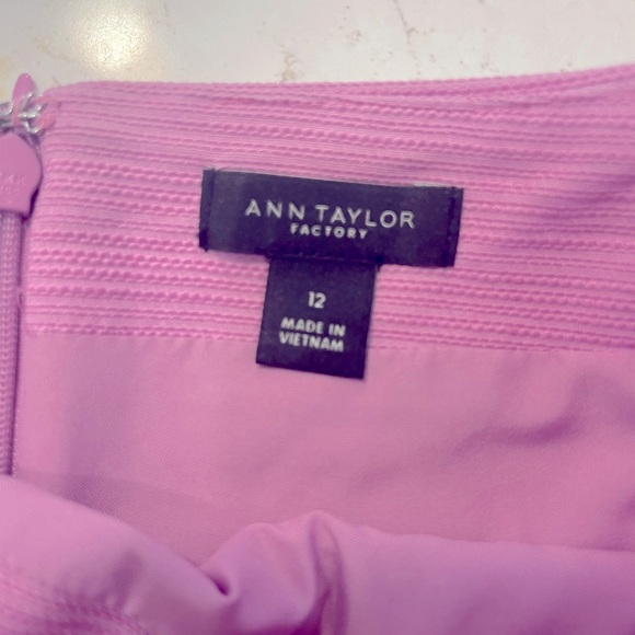 Ann Taylor size 12 skirt. - Picture 3 of 3